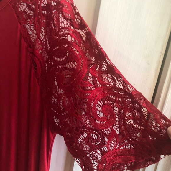 Red lace sleeved tee - Picture 3 of 3